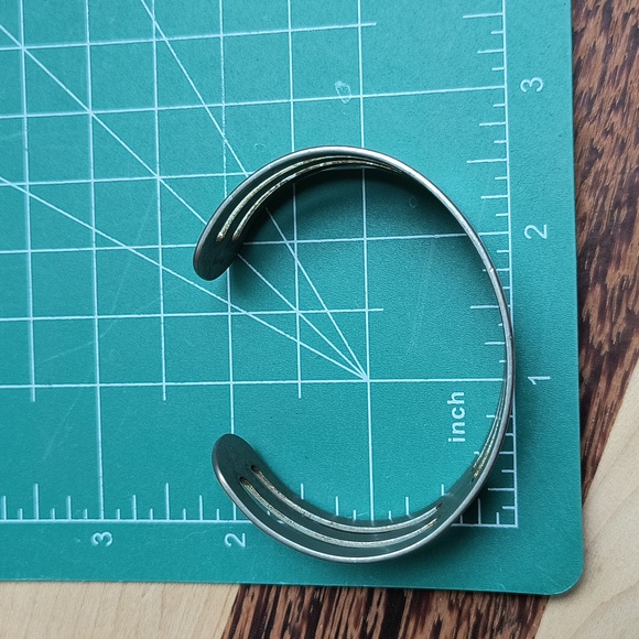 Open Cuff Bracelet Sarah Coventry Vintage Y2K Silver Tone Metal - Picture 6 of 12